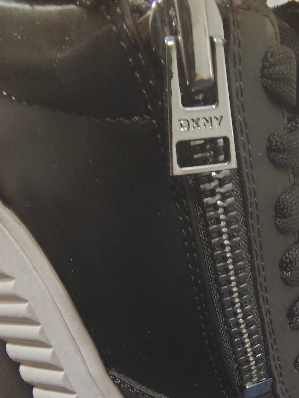 DKNY women's Laurence zip sneakers in black and white Size 10Medium. - Picture 6 of 9